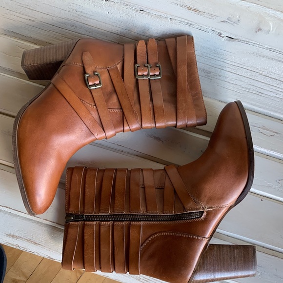 Multi Strap Mid Boot with Buckles
Diba True - Picture 5 of 12